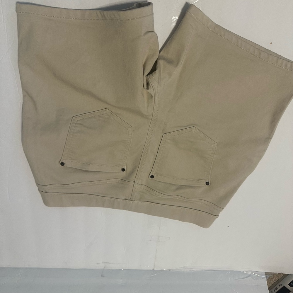 Women's Tan Shorts Khaki & Company Size 8 Summer Vacation Casual Modest - Picture 6 of 6